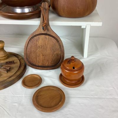 6209 Assortment of Wood/Teak Kitchen Dishes