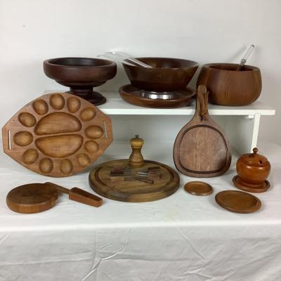 6209 Assortment of Wood/Teak Kitchen Dishes