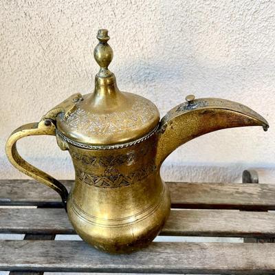 ANTIQUE BRASS MIDDLE EASTERN BRASS COFFEE POT