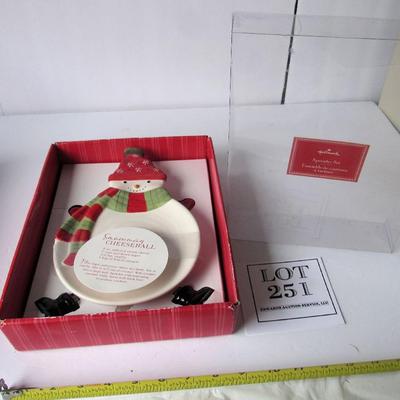 Hallmark Cute Snowman Cheeseball Tray and 4 Spreaders Set in Box