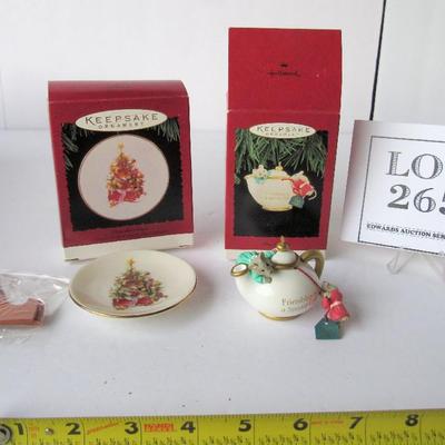 2 Hallmark Christmas Ornaments: Two for Tea, 1995 and Vera the Mouse, 1995