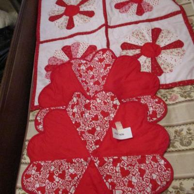 Table Topper Quilts- Red/White