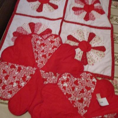 Table Topper Quilts- Red/White
