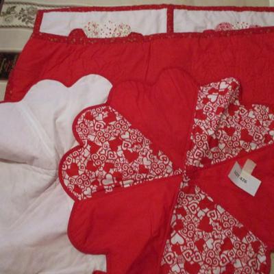 Table Topper Quilts- Red/White