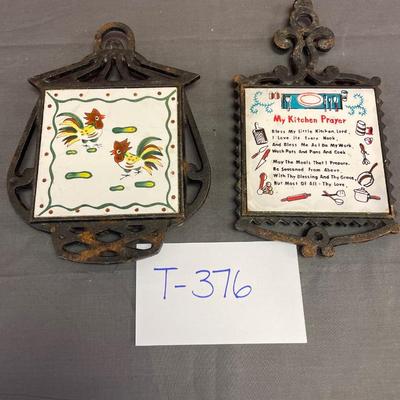2 trivets