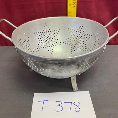 Vtg seven star, 3 legged colander
