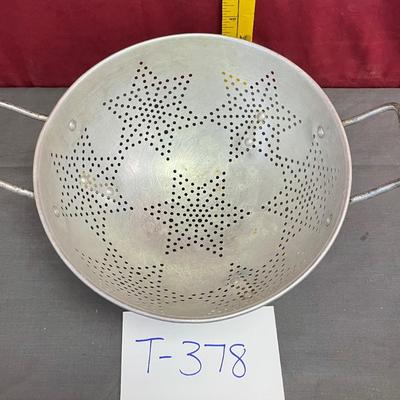 Vtg seven star, 3 legged colander