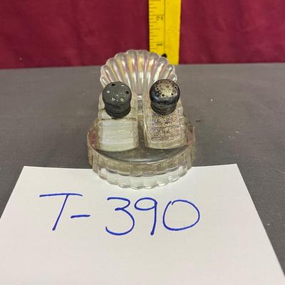 Vtg deco Pairette â€œTurkeyâ€ glass salt and pepper shakers