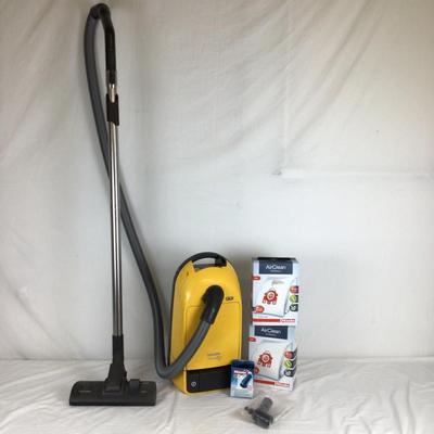 Lot. 6229. Miele Naturell Vacuum