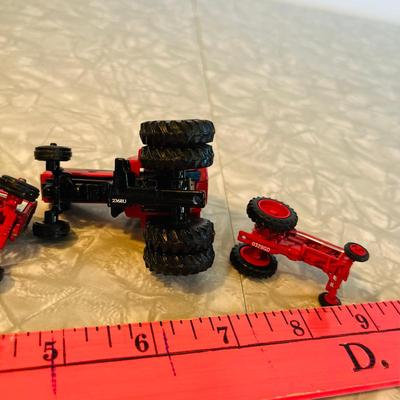 International Harvestor Lot of 4 small tractors