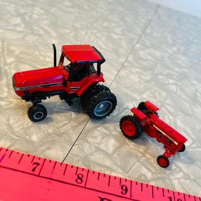 International Harvestor Lot of 4 small tractors