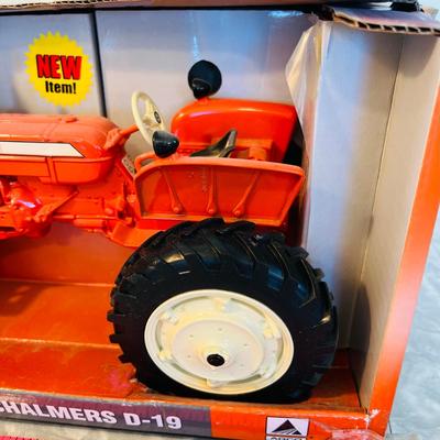 Ertl Allis-Chalmers D19 NIB