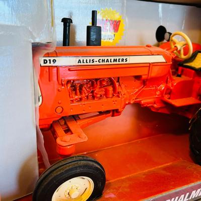 Ertl Allis-Chalmers D19 NIB