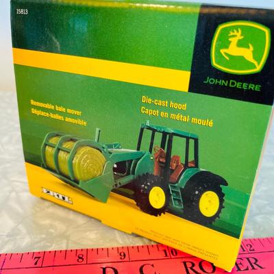 John Deere 7220 Tractor NIB