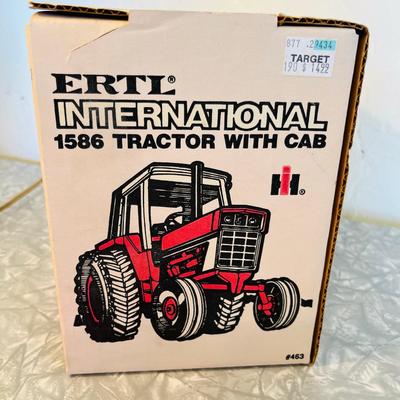 Ertl International Harvestor 1586 Tractor
