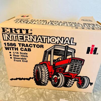 Ertl International Harvestor 1586 Tractor