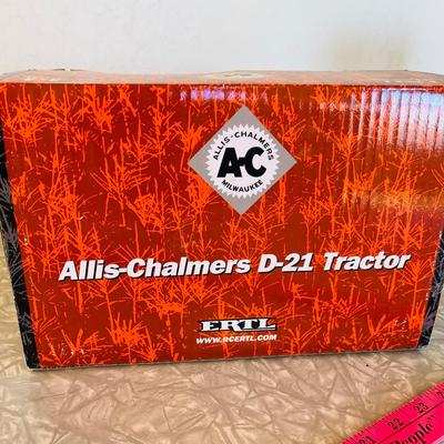 Ertl Allis-Chalmers D-21 Dually Tractor