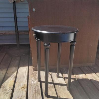 Nice Colonial End Table