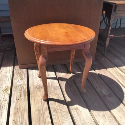 Classic Style End Table