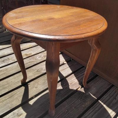 Classic Style End Table