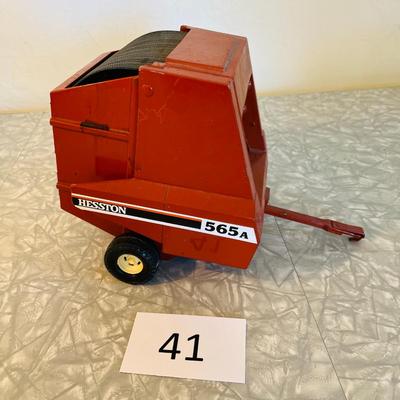 Hesston 565A round Hay Baler