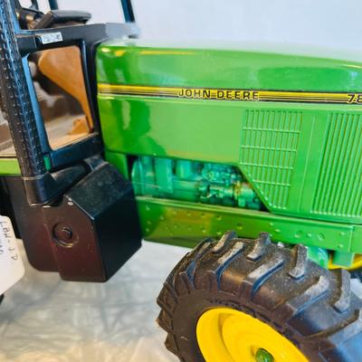Ertl John Deere 7800 Tractor