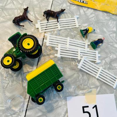 Ertl John Deere Farm Set NIP