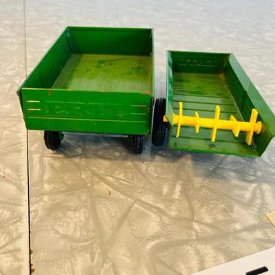 John Deere Wagon & Manure Spreader Smaller sized