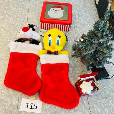 Looney Tunes & Christmas lot
