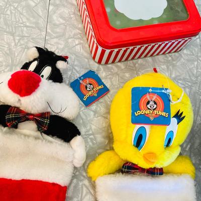 Looney Tunes & Christmas lot