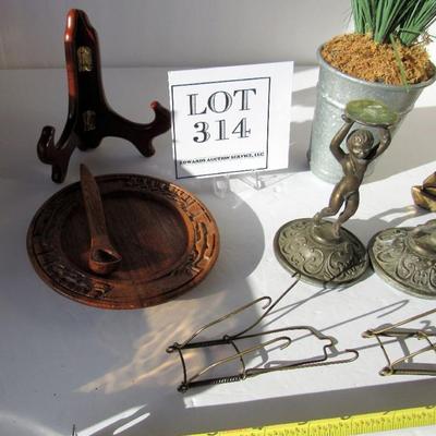 Lot of Decorative Items and Plate Racks