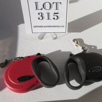 2 Retractable Dog Leashes