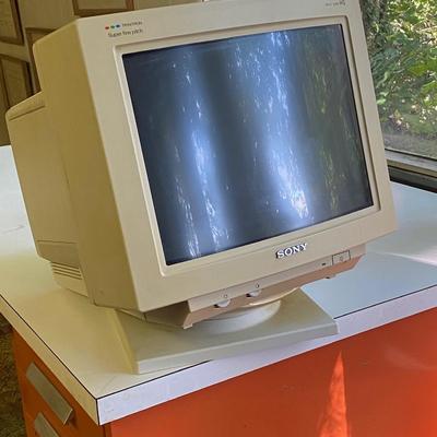 Vintage 1991  GAMING MONITOR Sony Trinitron Multiscan CPD-1304 16" Color CRT Monitor great condition