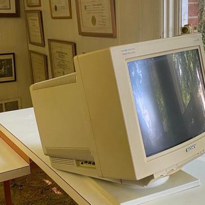 Vintage 1991  GAMING MONITOR Sony Trinitron Multiscan CPD-1304 16" Color CRT Monitor great condition