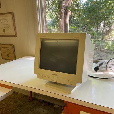 WOW Vintage Daewoo Gaming Monitor