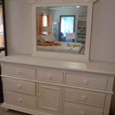 White Wooden Dresser/Mirror