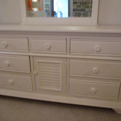 White Wooden Dresser/Mirror
