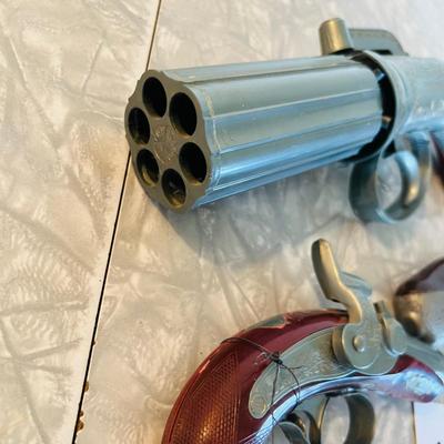 Play Pirate Revolvers