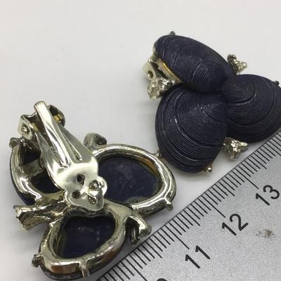 Unique Blue Lucite ðŸ¤·â€â™€ï¸Resin Clam Shell Earrings