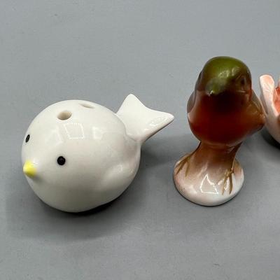 Lot of Miscellaneous Ceramic Clay Salt Shaker & Displayable Bird Figurines Figurines