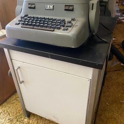OLD SCHOOL Mad Men Excecutive  IBM  Model 11c Electric Typewriter on original stand/cart