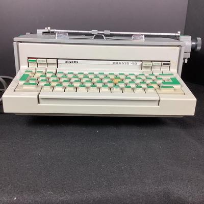 6311 Olivetti Praxis 48 Electric Portable Typewriter w/Case