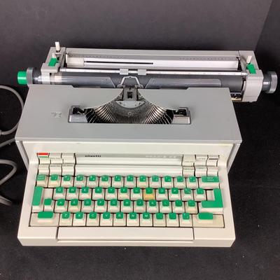6311 Olivetti Praxis 48 Electric Portable Typewriter w/Case