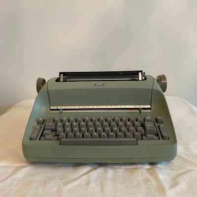 High end Collectible Vintage  IBM Selectric Electric Typewriter
