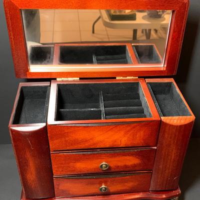 LOT 38R: Jewelry Boxes, Vintage Eschenbach Ashtray Set & Cosette of Austin Texas Scarf