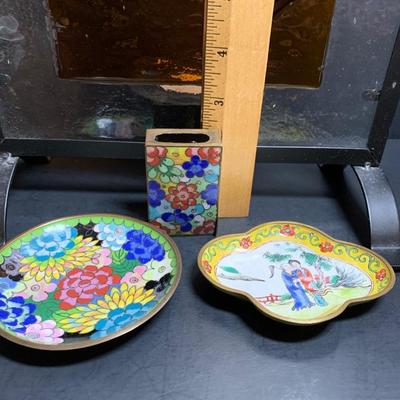 LOT 45R: Mixed Collection of Household Goods and Home Decor Featuring Enamel Overlay