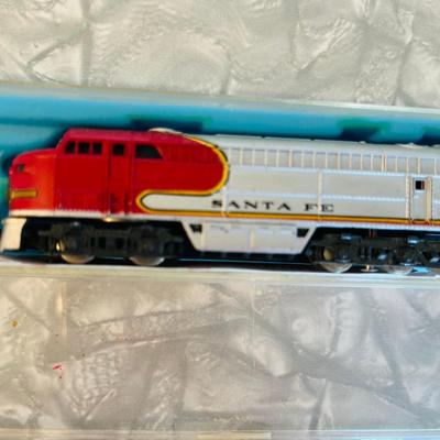 N Guage Santa Fe Engine, new condition