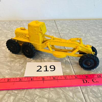 Large Road Grader Auburn Plastic