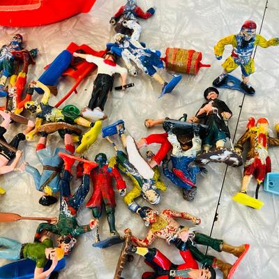 Lot of plastic pirates figures