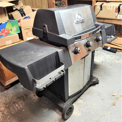 Lot #77  Natural Gas Grill - Broil King